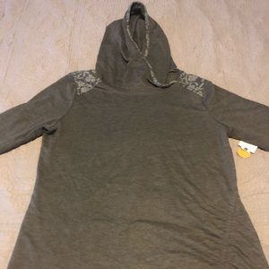 Hooded long sleeve shirt